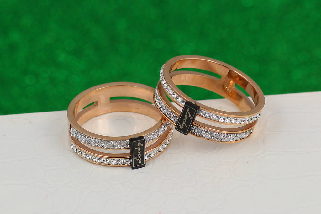 

Кольцо Xuping Jewelry лаки два кольца с камнями р 19 золотистое