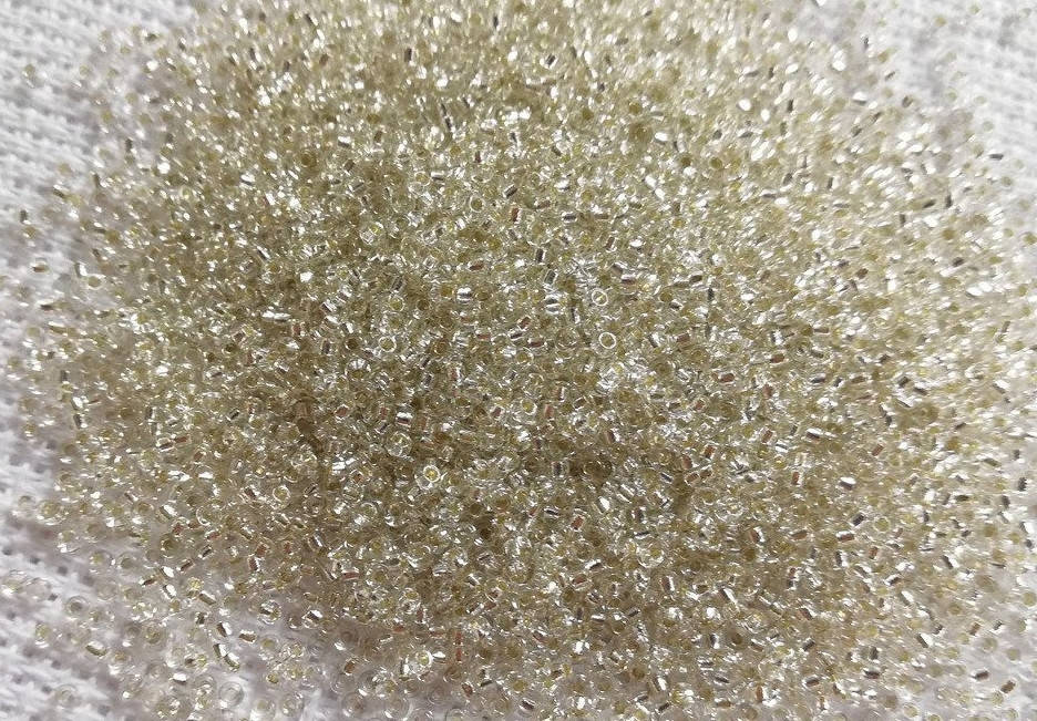 

Мiyuki 15/0 круглий 0001 Crystal Silver Lined