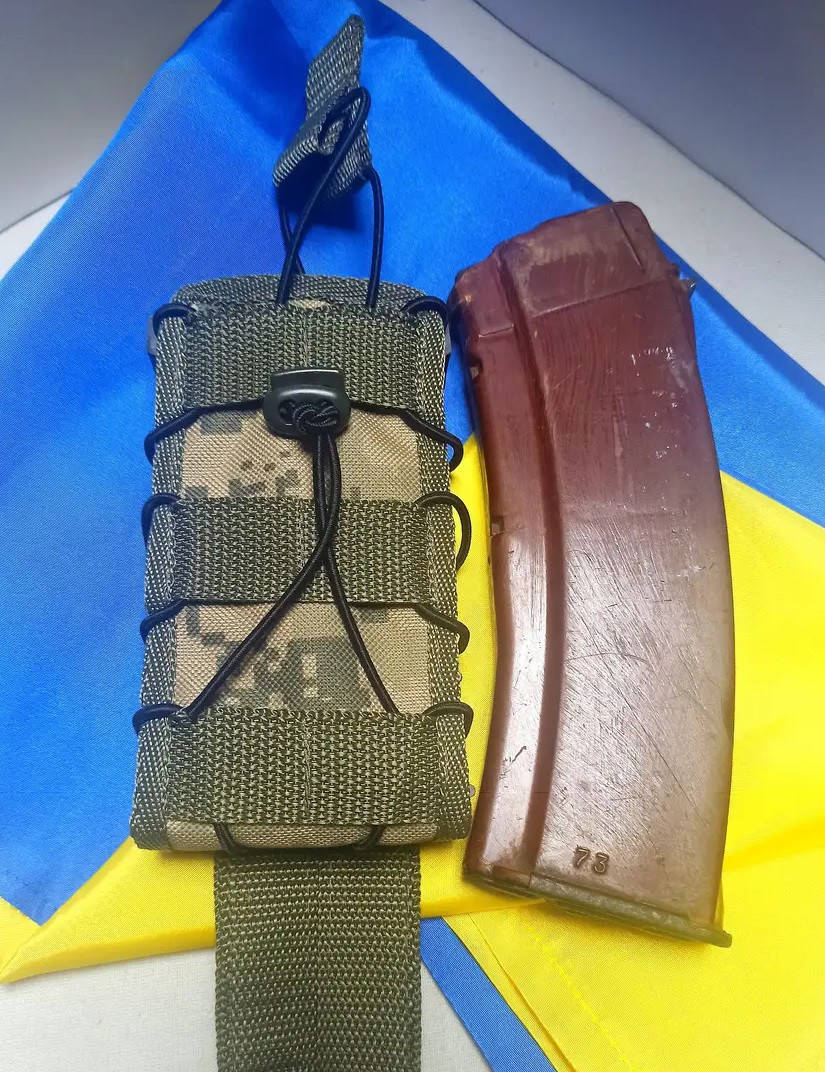 

Подсумок для магазина АК MOLLE Пиксель