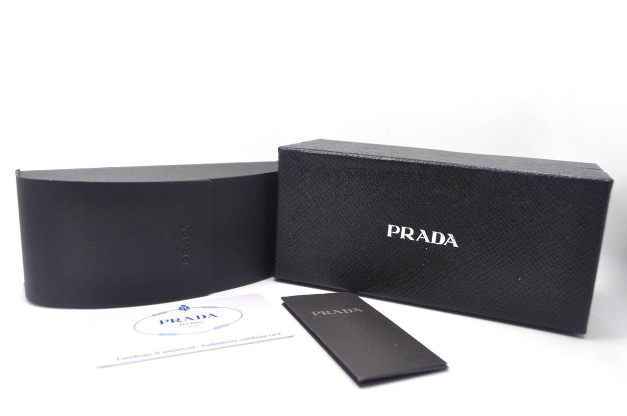

Футляр Prada