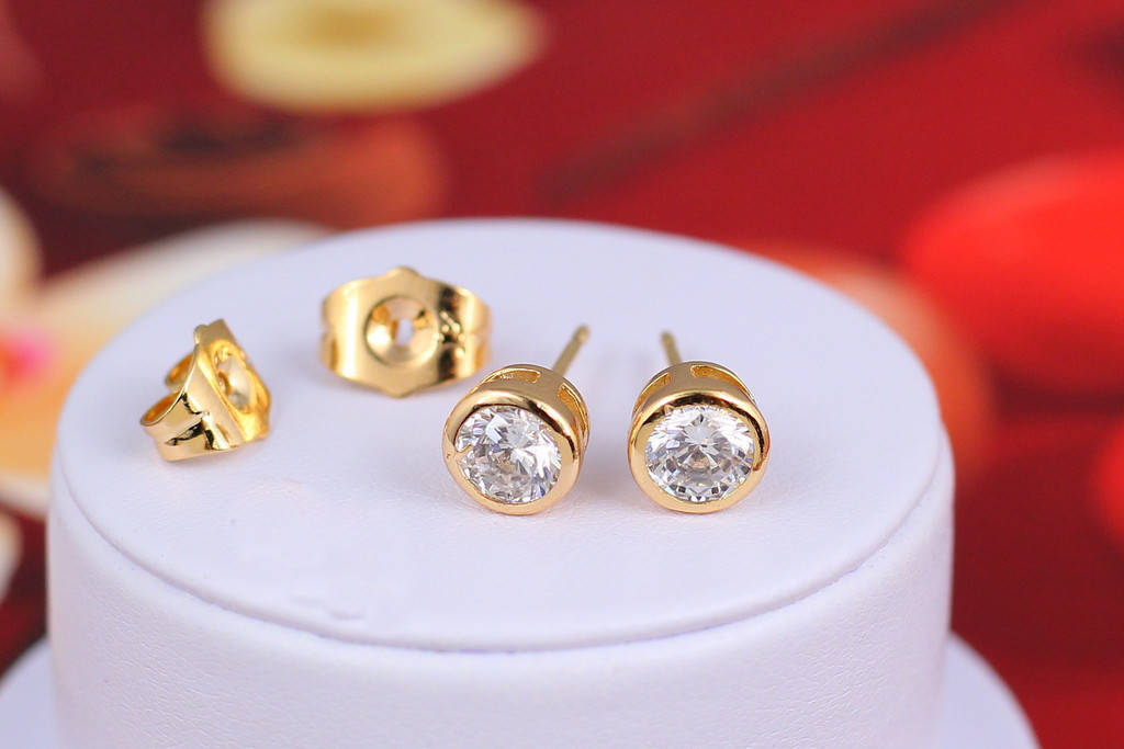 

Серьги гвоздики Xuping Jewelry камни с ободком 5 мм золотистые