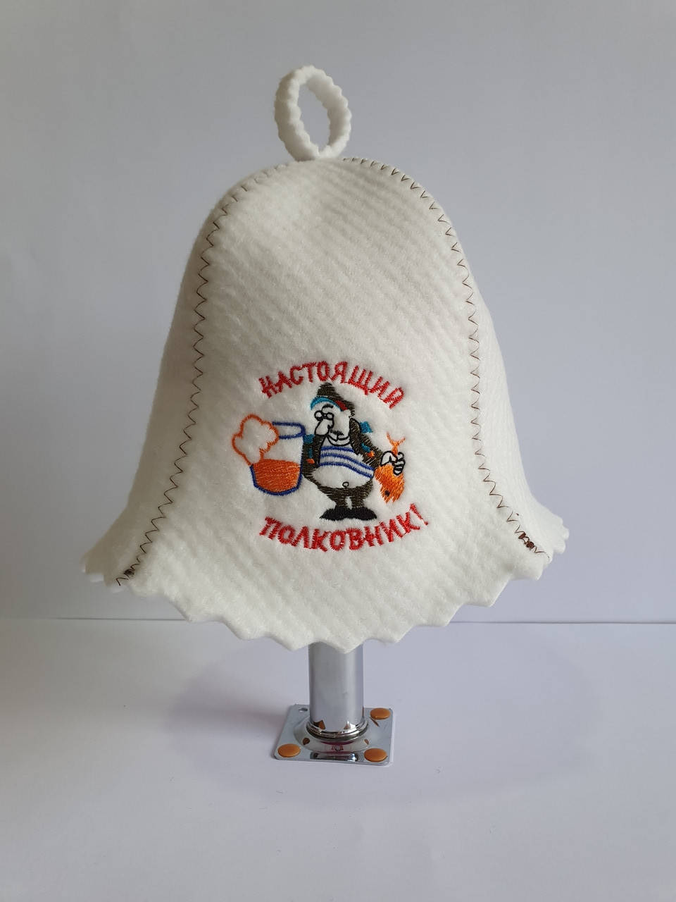 

Шапка для бані та сауни з яскравою вишивкою Настоящий полковник білий