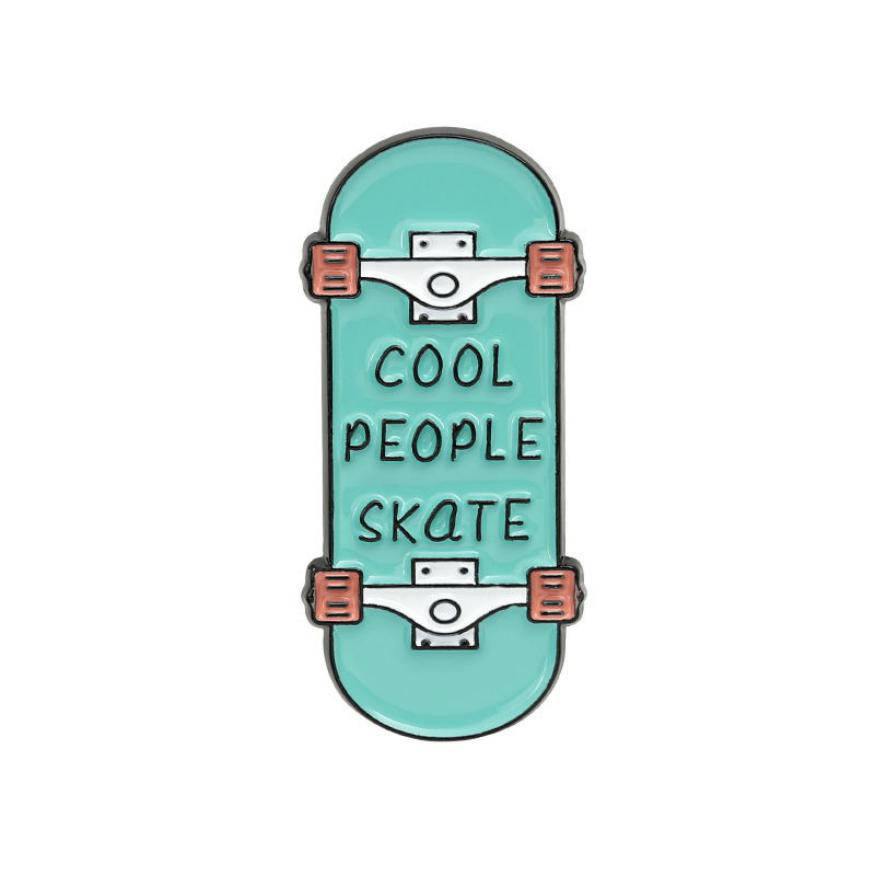 

"Крутые люди катаются на скейте Cool people skate" значок (пин) металлический