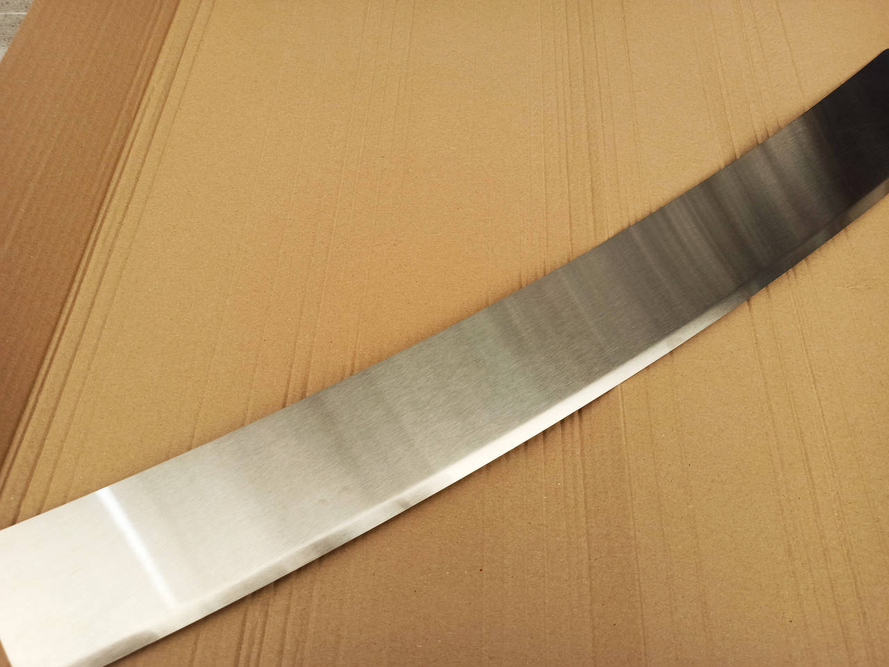 

Накладка на задний бампер с загибом Toyota Avensis 2009-2015