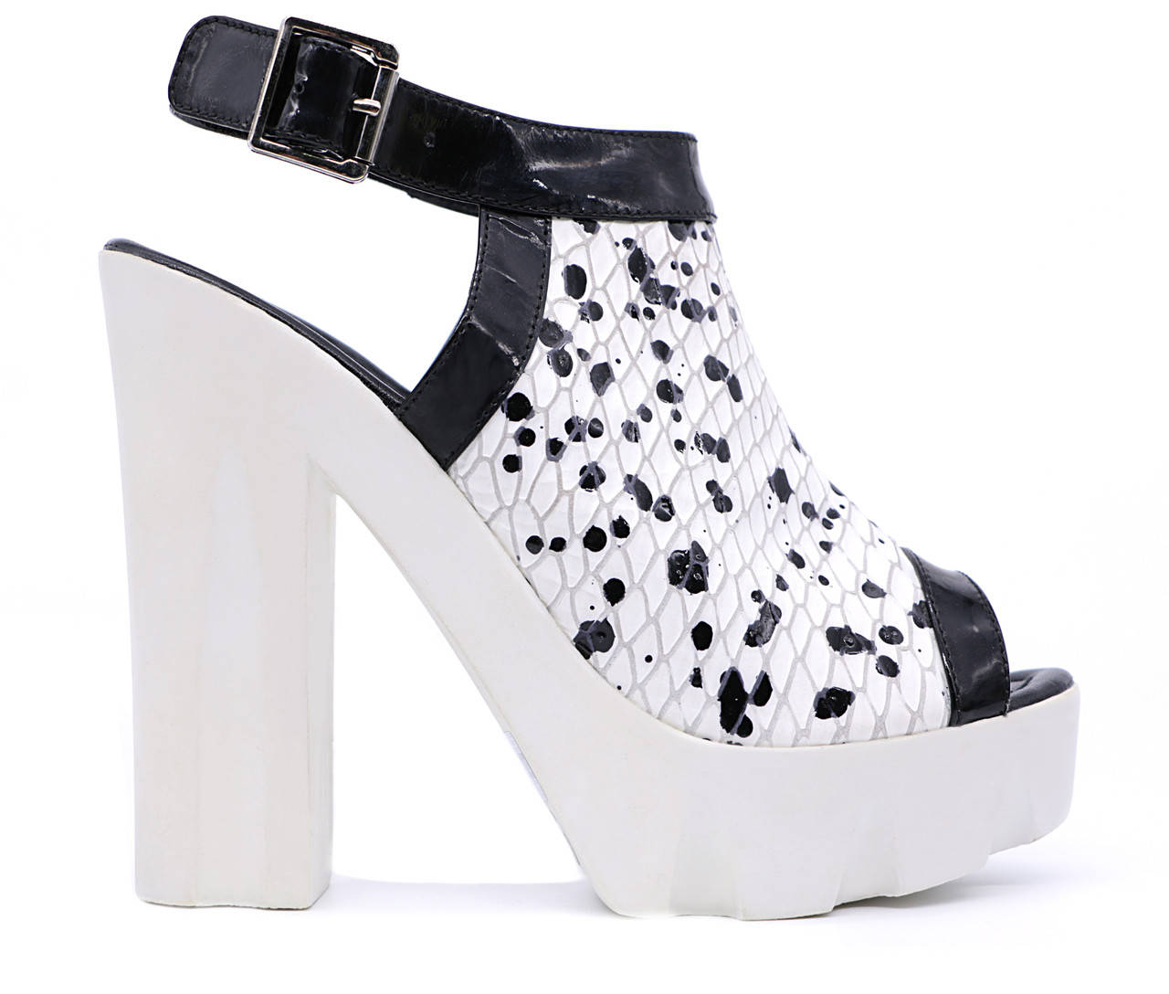 

Разноцветные кожаные босоножки