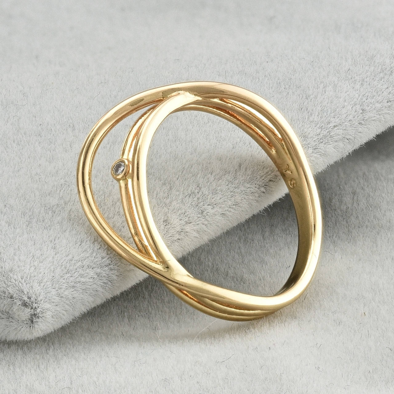 

Кольцо Xuping 35282 ширина 5 мм белые фианиты позолота 18K размер 19