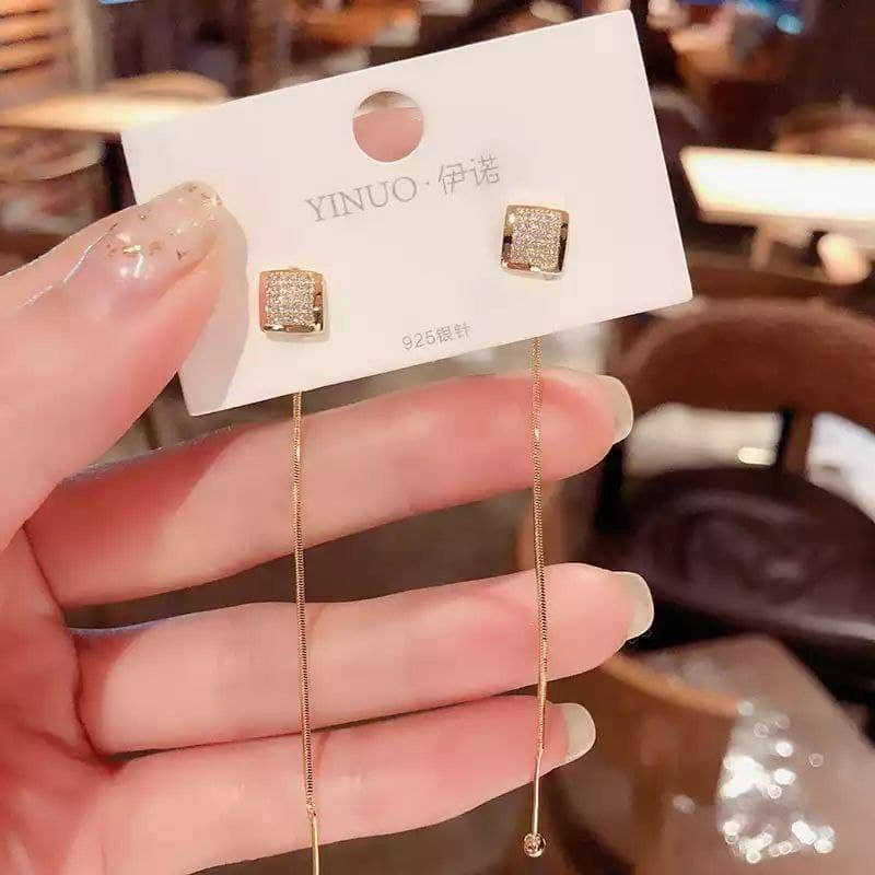 

Серьги длинные висячие цепочки золотистые со стразами / сережки женские 8526