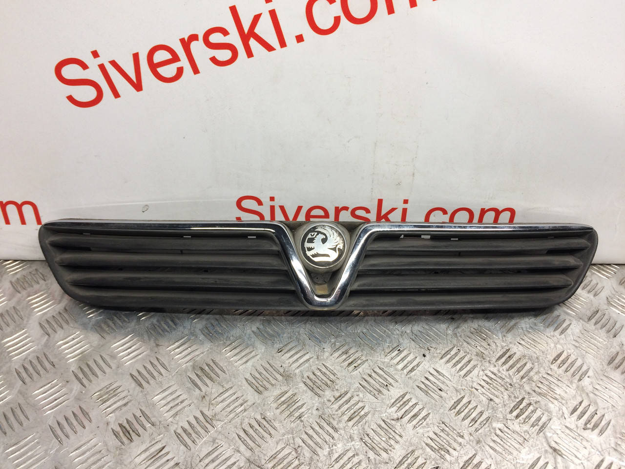 

Решетка радиатора Opel Astra G, Vauxhall