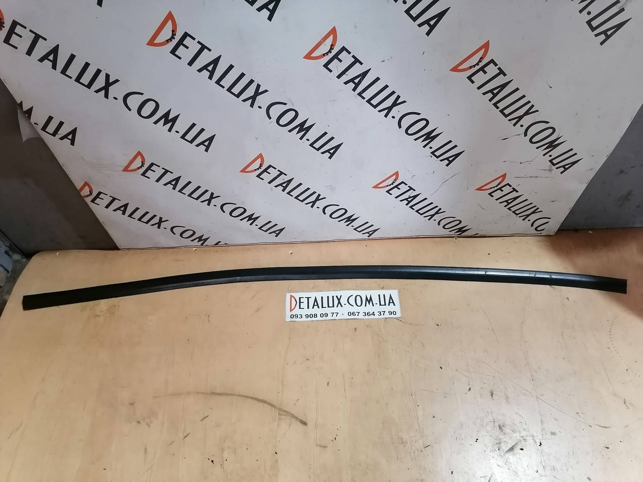

Уплотнитель лобового стекла верхний 8200662775 на Opel Vivaro, Renault Trafic, Nissan Primastar, Рено Трафик,
