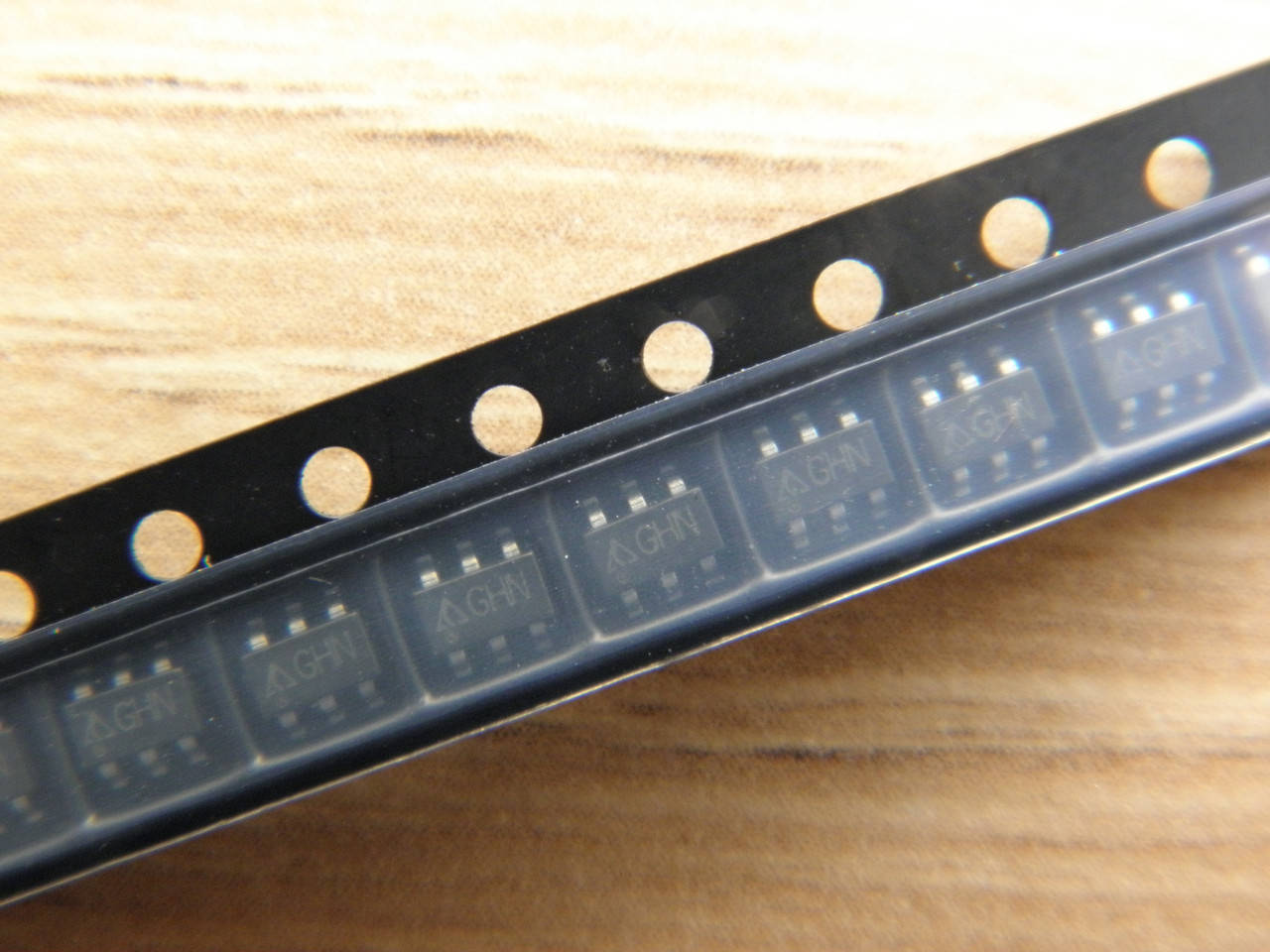 

Микросхемы AP3105KTR-G1 AP3105KTR AP3105 SMD code GHN