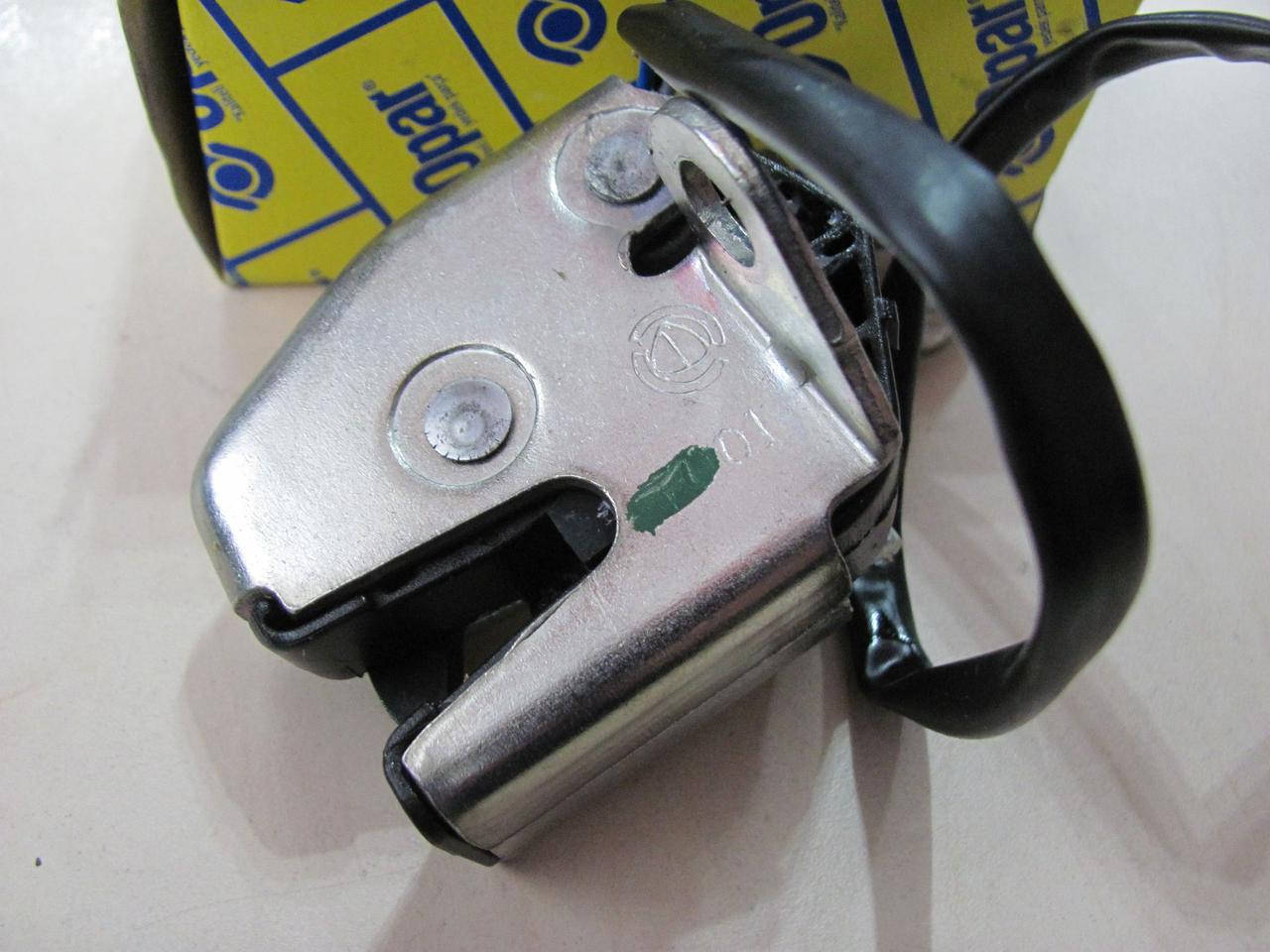 

Замок распашной двери левой нижний 3-конктактный Fiat Doblo | 01-09 | OPAR