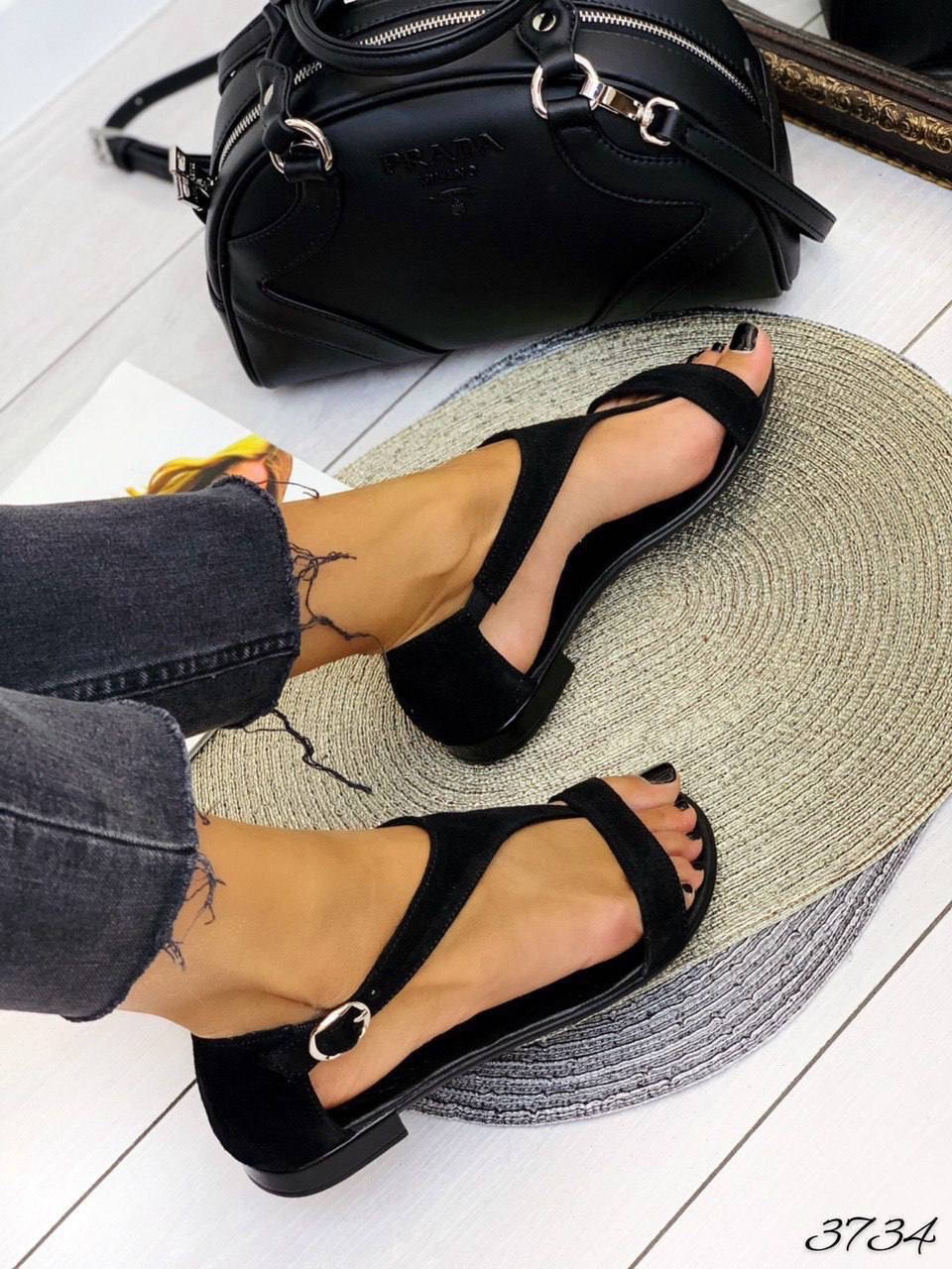 

Женские босоножки на низком ходу через палец с закрытой пяткой чёрный замш