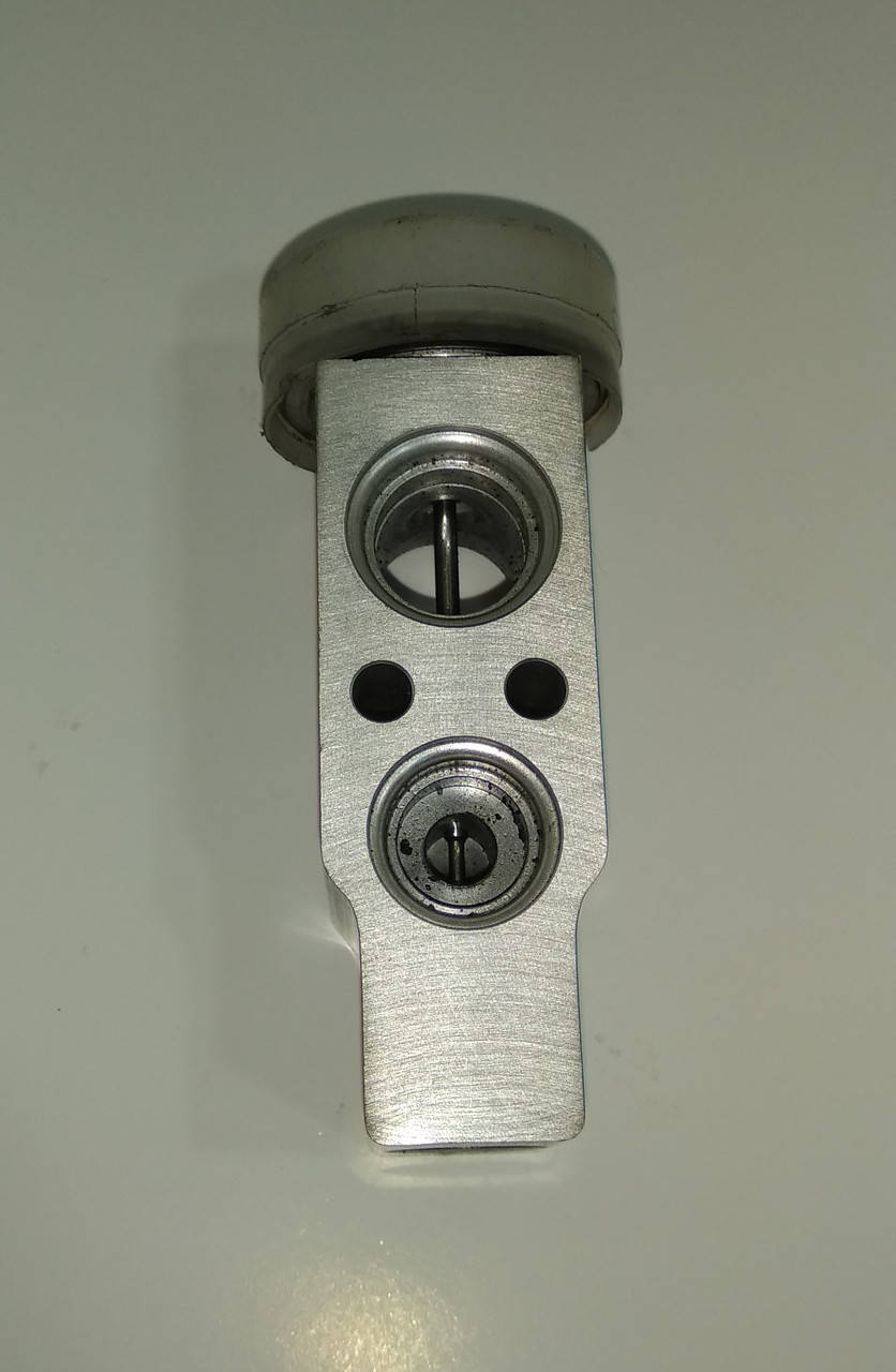 

Клапан кондиционера Mitsubishi Lancer 9 2.0, Outlander (CU)