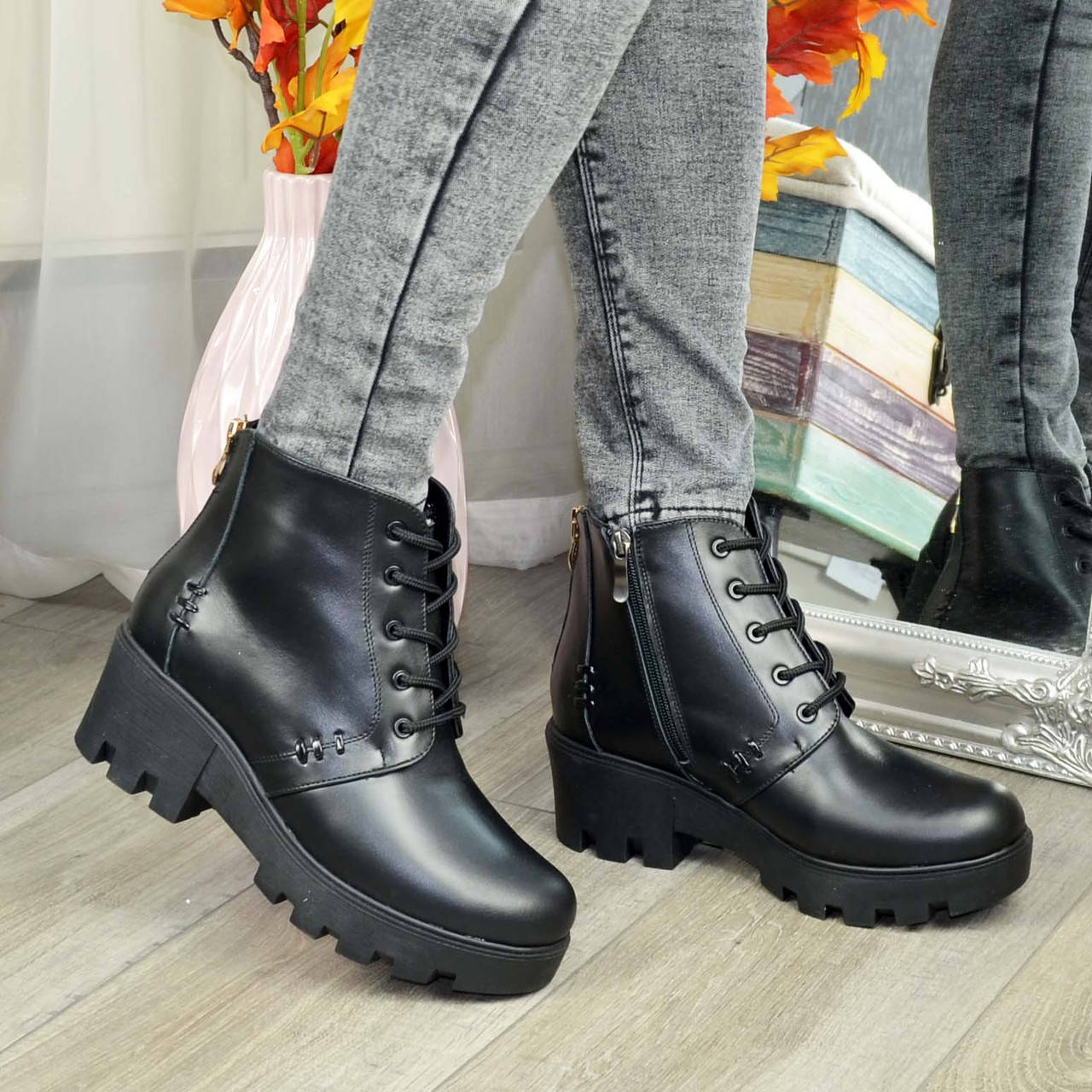 

Женские кожаные ботинки на шнуровке, черный цвет