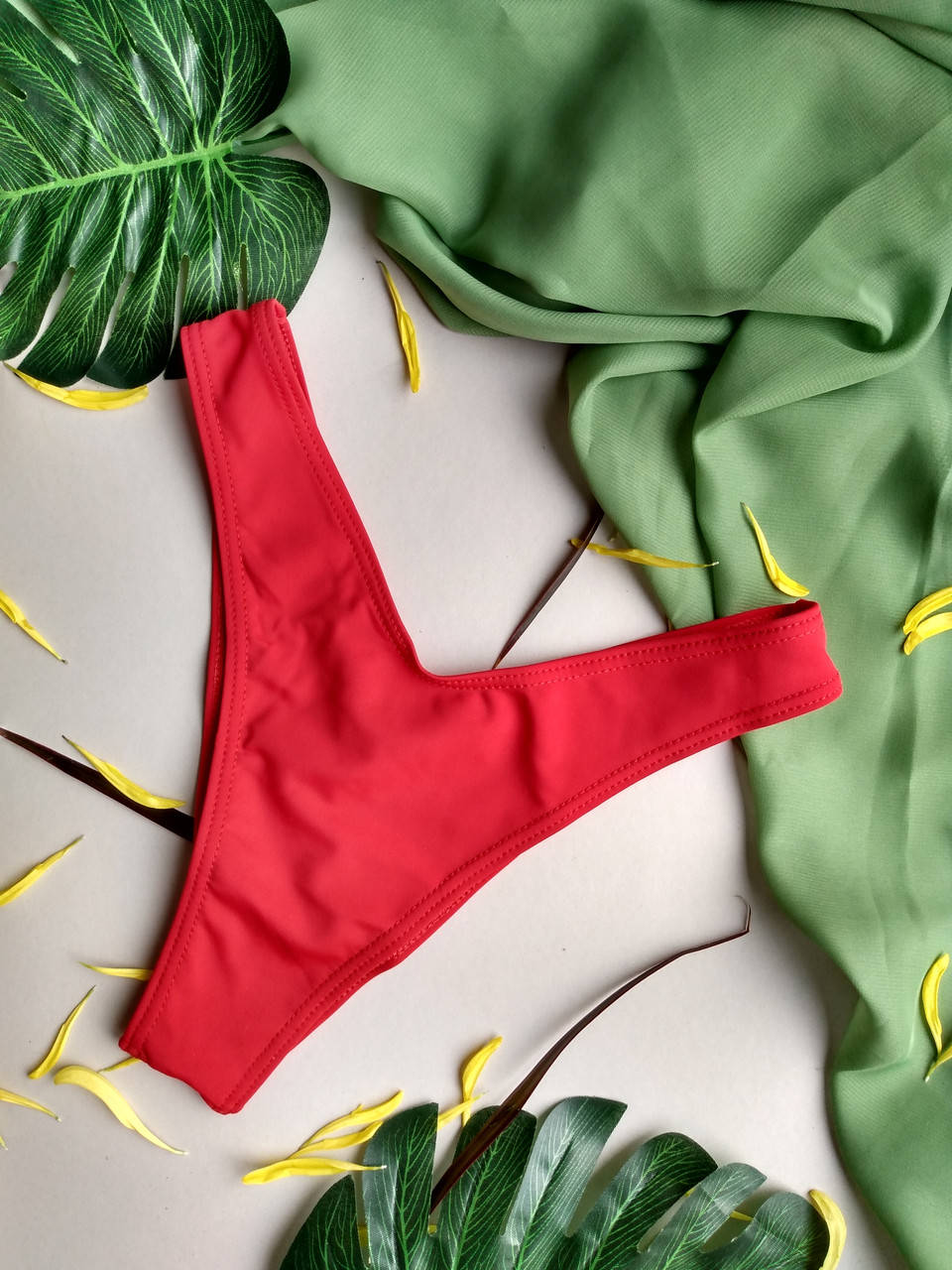 

V-образные красные купальные женские плавки с прострочкой серии RED M, Красный