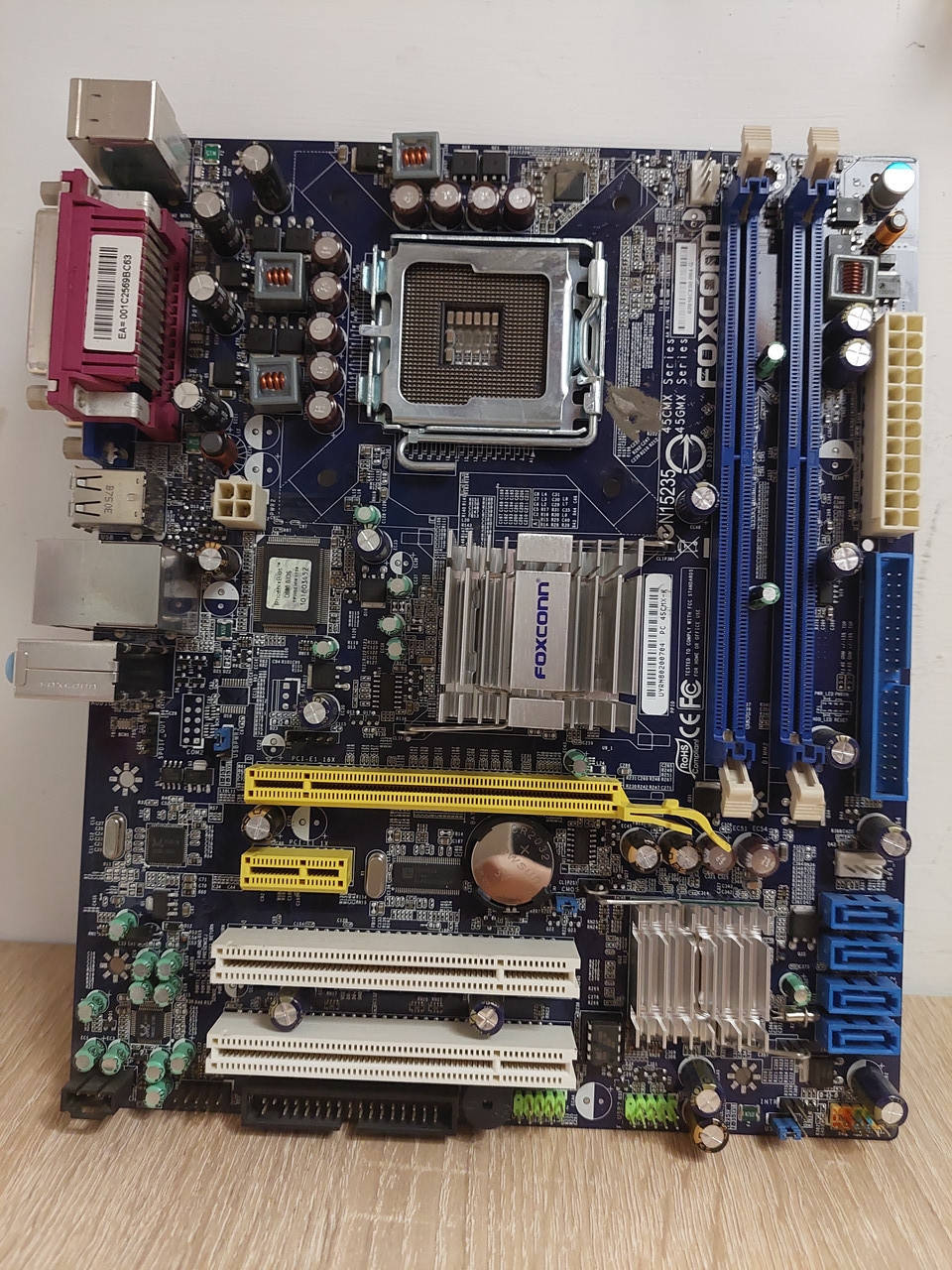

Материнская плата socket 775 Foxconn 45CMX