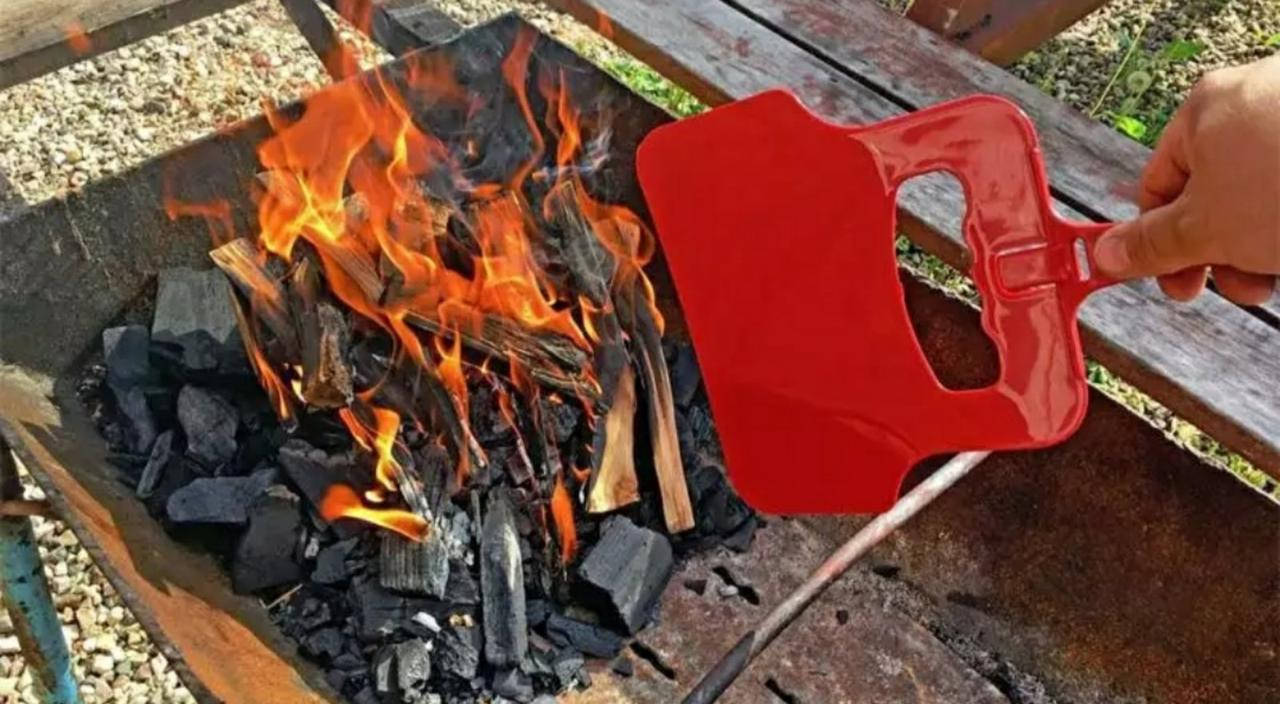 

Веер для раздувания огня для мангала Кладовка