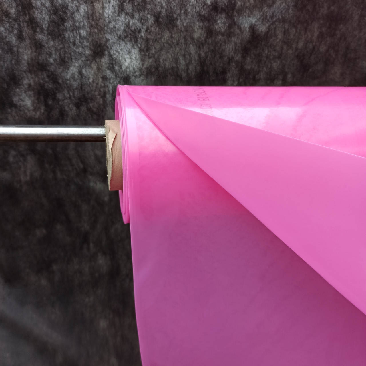 

Пленка тепличная 200 мкм Розовая. Ширина 6 метров 36 месяцев светостабилизатор на метраж от 1 м.п., Розовый