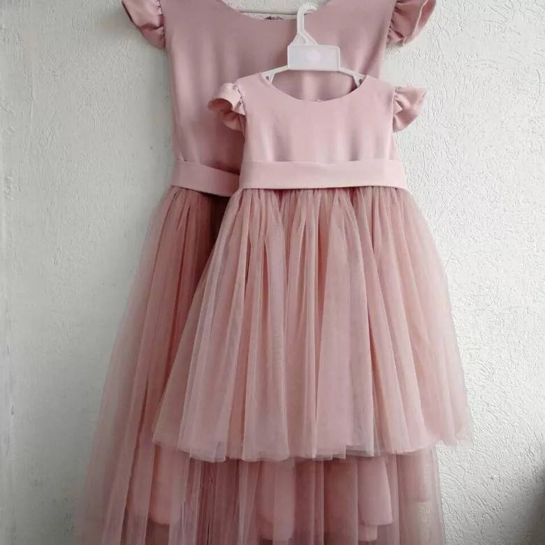 

Нарядные платья Family look мама и дочка