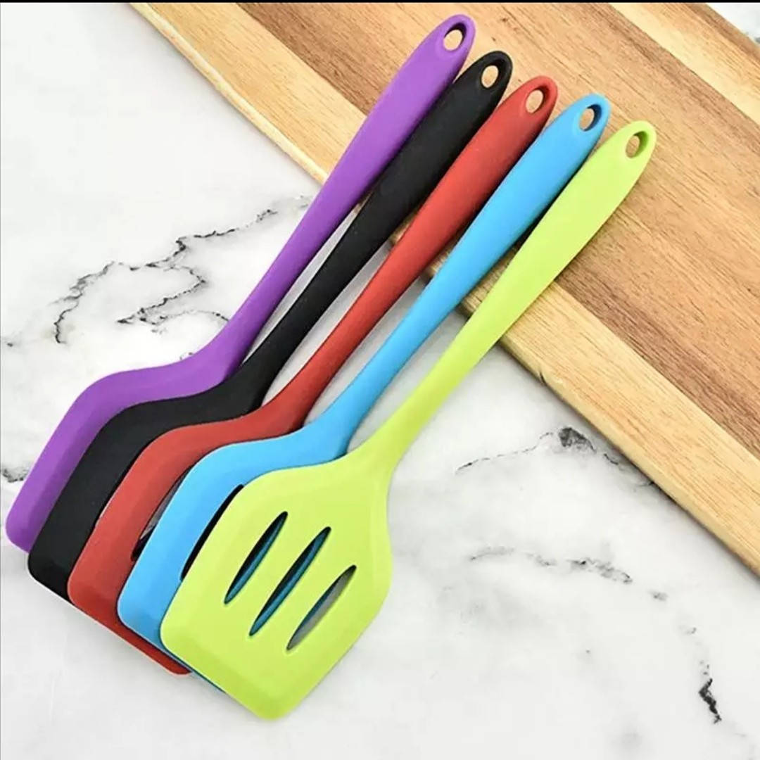 

Прямая силиконовая кухонная лопатка с прорезями 30 см