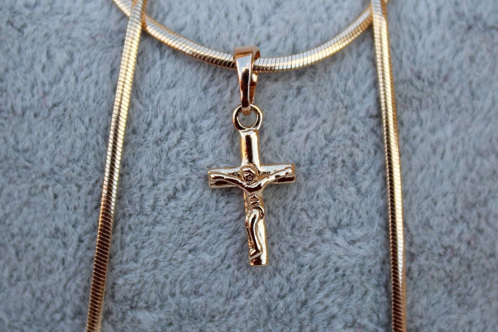 

Крестик Xuping Jewelry гладкий с распятием 1,5 см золотистый