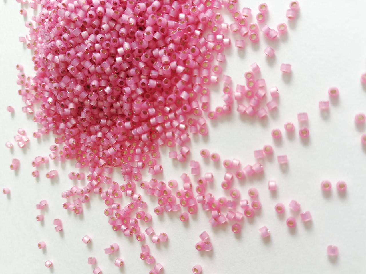 

Японський бісер Miyuki Delica 11/0 DB0625 Silver Lined Pink Alabaster Dyed