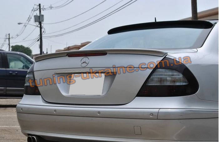 

Спойлер-сабля Lorincer из стеклопластика на Mercedes E W211 2002-2009