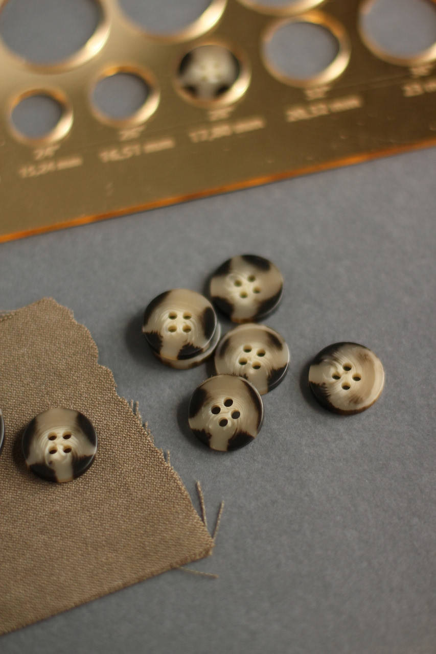 

Пуговицы роговые бежево-коричневые 18мм, Коричневый