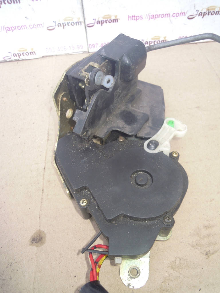 

Замок двери передней пассажирской на 3 контакта Mazda 626 GF 1997-2002г.в.