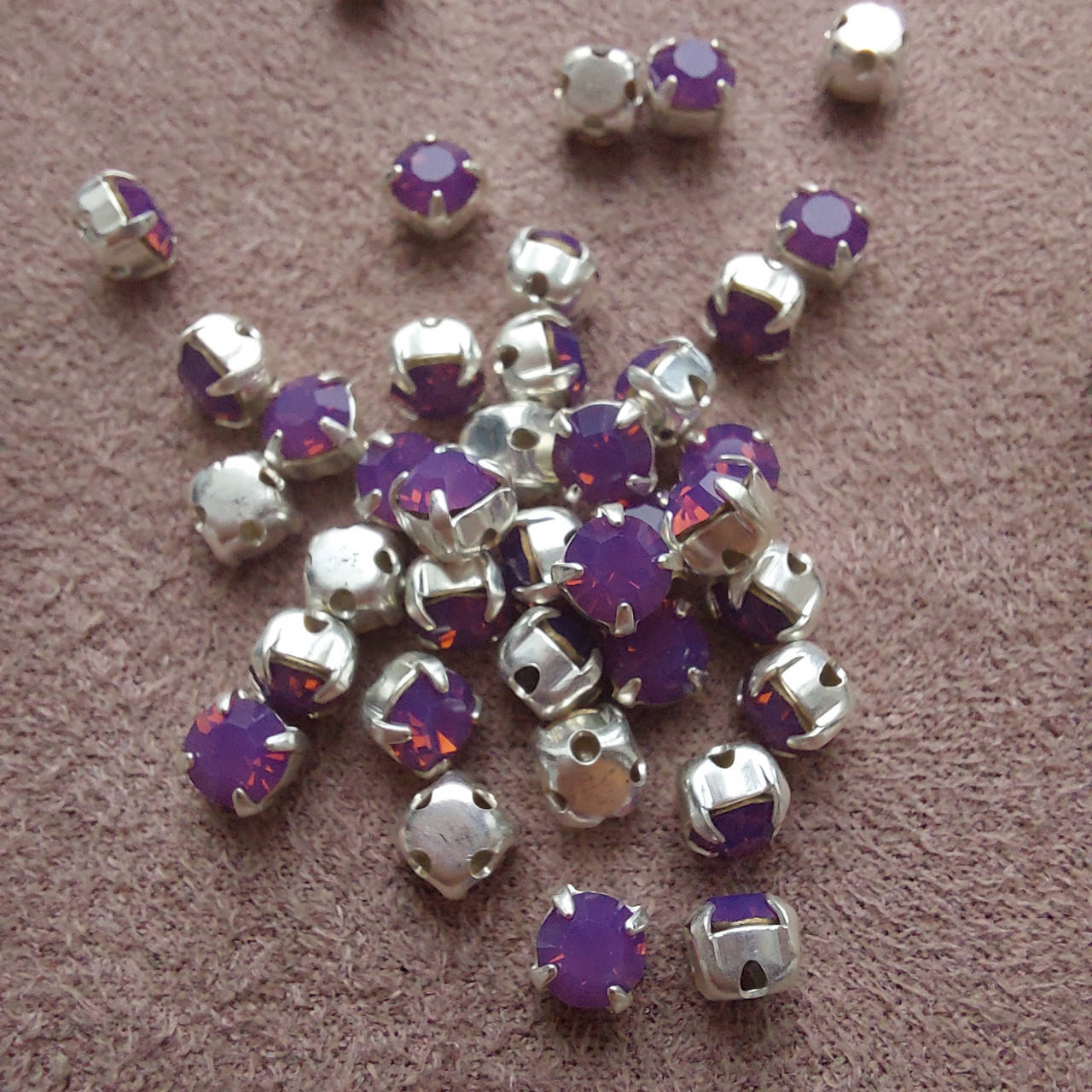 

Шатоны Preciosa Maxima в цапах, Amethyst Opal, цапы - серебро