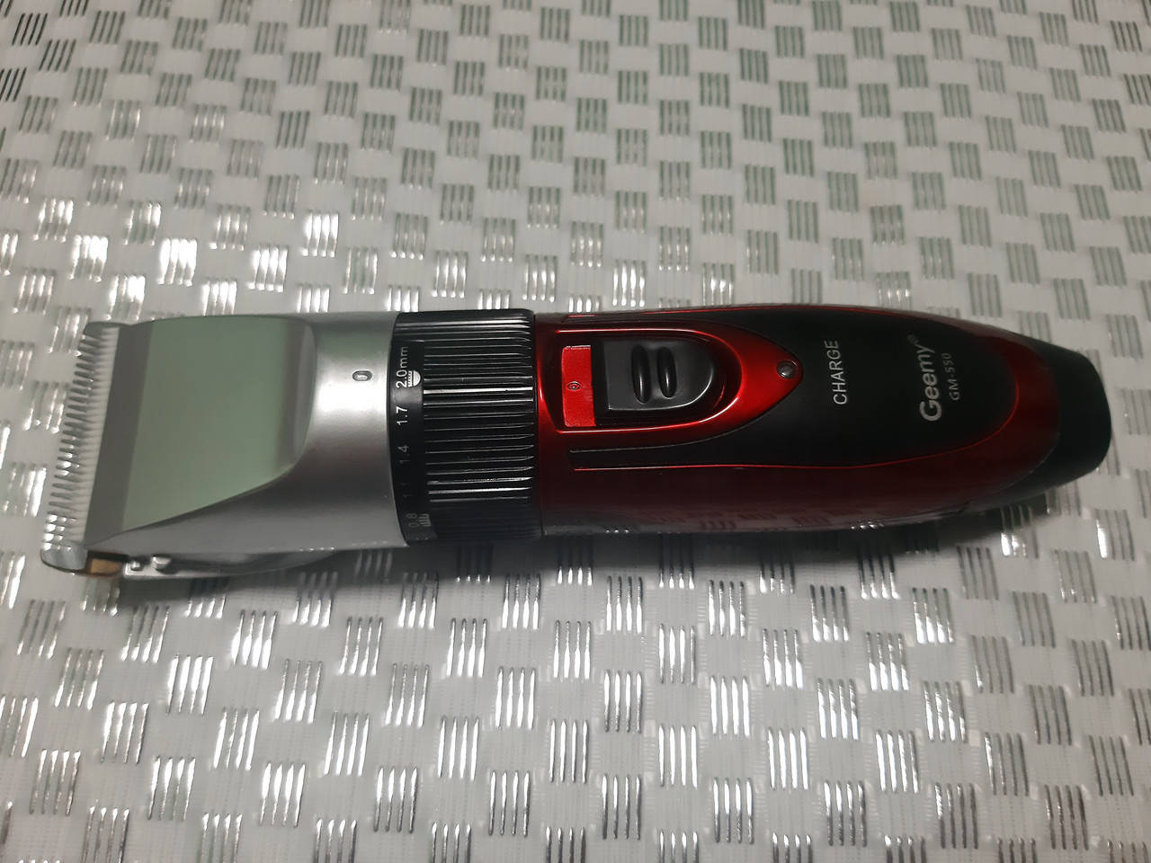 

Машинка для стрижки Geemy GM-550