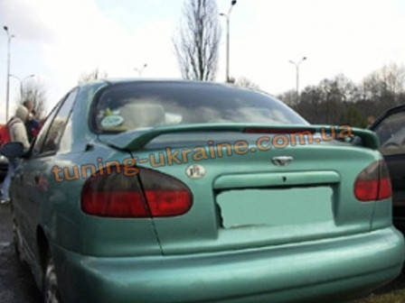 

Задний ДСТ спойлер на Daewoo Lanos Седан
