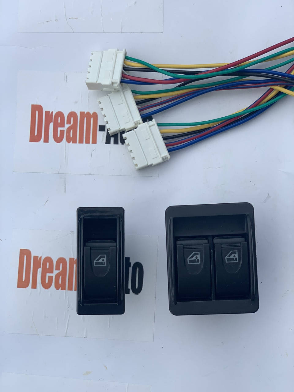 

Комплект электромонтажный под 3 кнопки стеклоподъемников V3