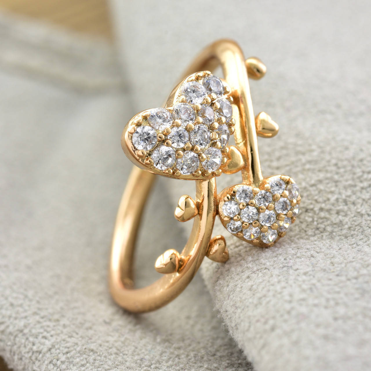 

Кольцо Xuping Xuping 13974 ширина 15 мм белые фианиты позолота 18К размер 19