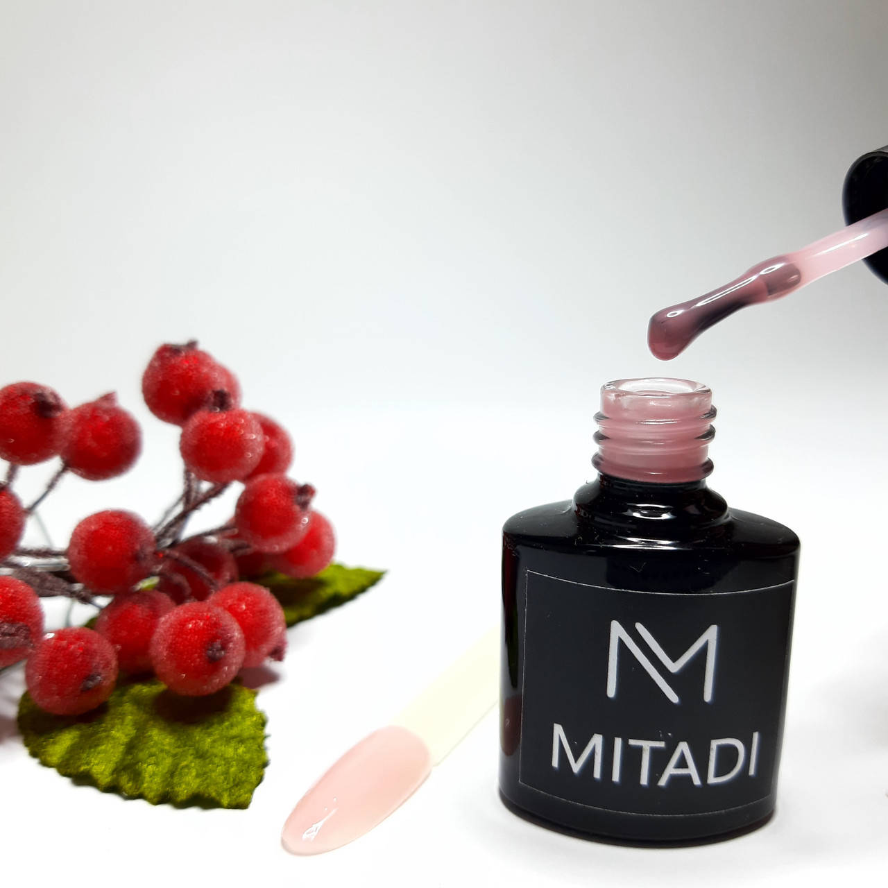 

Камуфлирующая база MITADI 8мл, розовая пудра