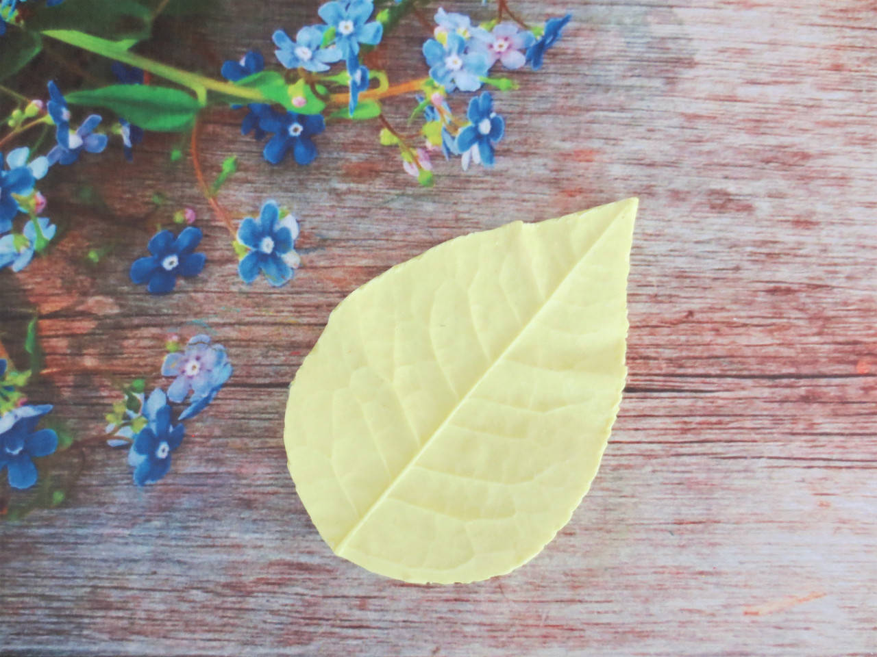 

Молд "Лист розы M" (р-р 8,8х5,8см)