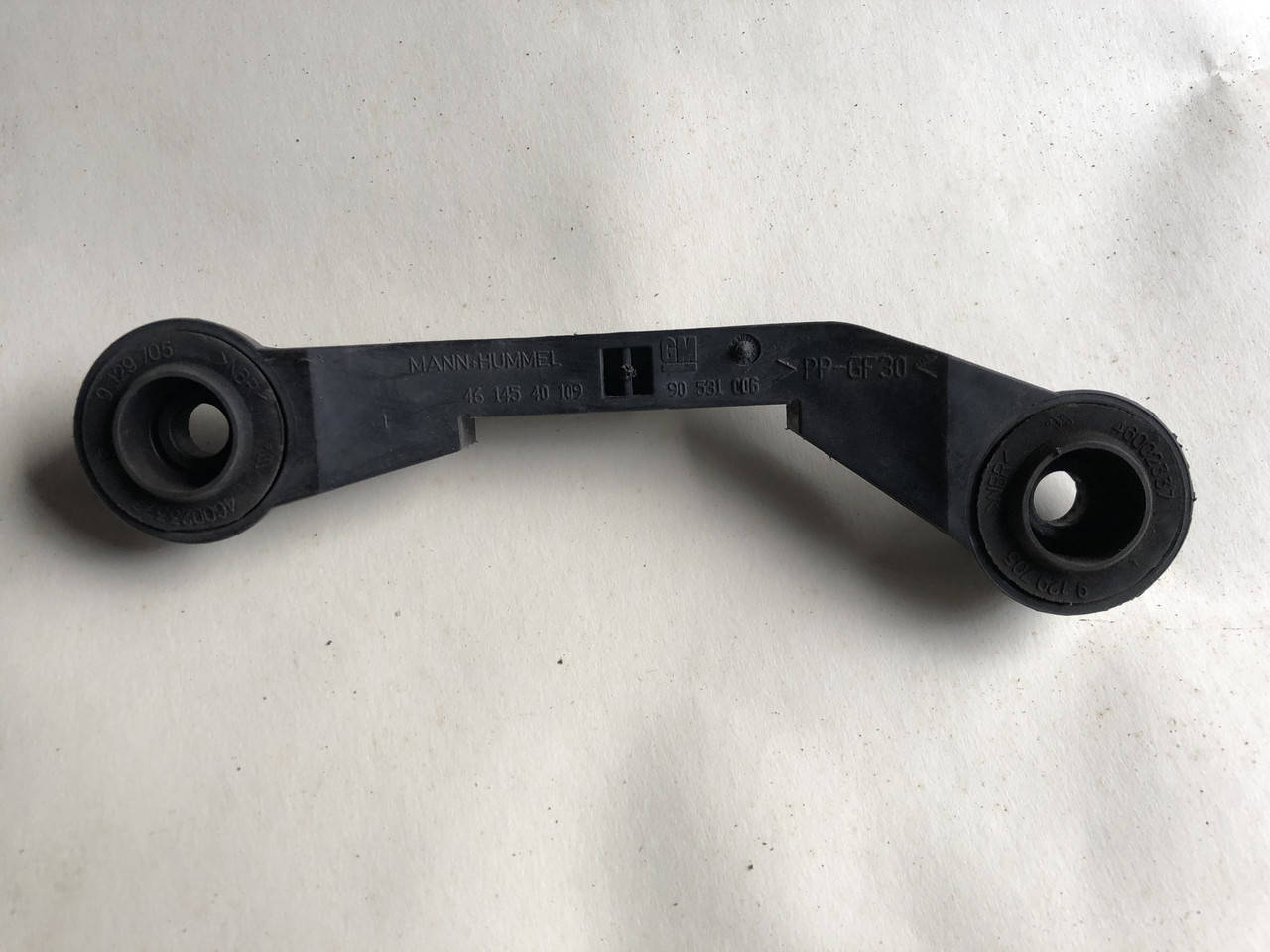 

Кронштейн корпуса воздушного фильтра Opel Zafira A B Astra H G 90531006