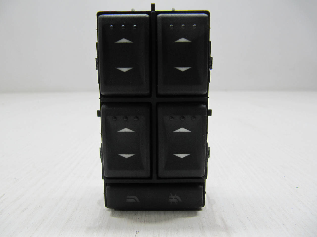 

Блок кнопок стеклоподъемников Форд Мондео МК3 Ford Mondeo MK3 Оригинал 1S7 T 14A132 BE