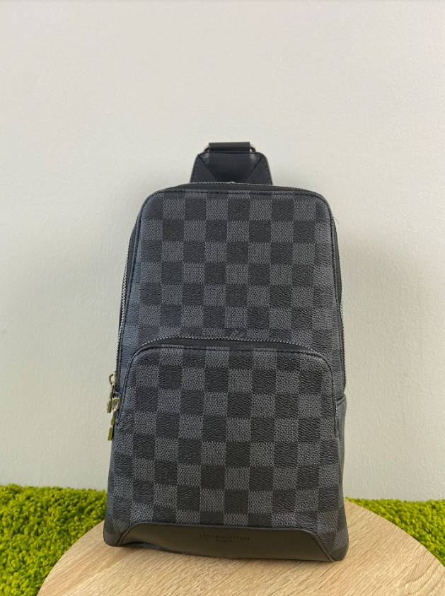 

Мужская сумка-слинг Louis Vuitton материал - высококачественная кожа PU, цвет - серый