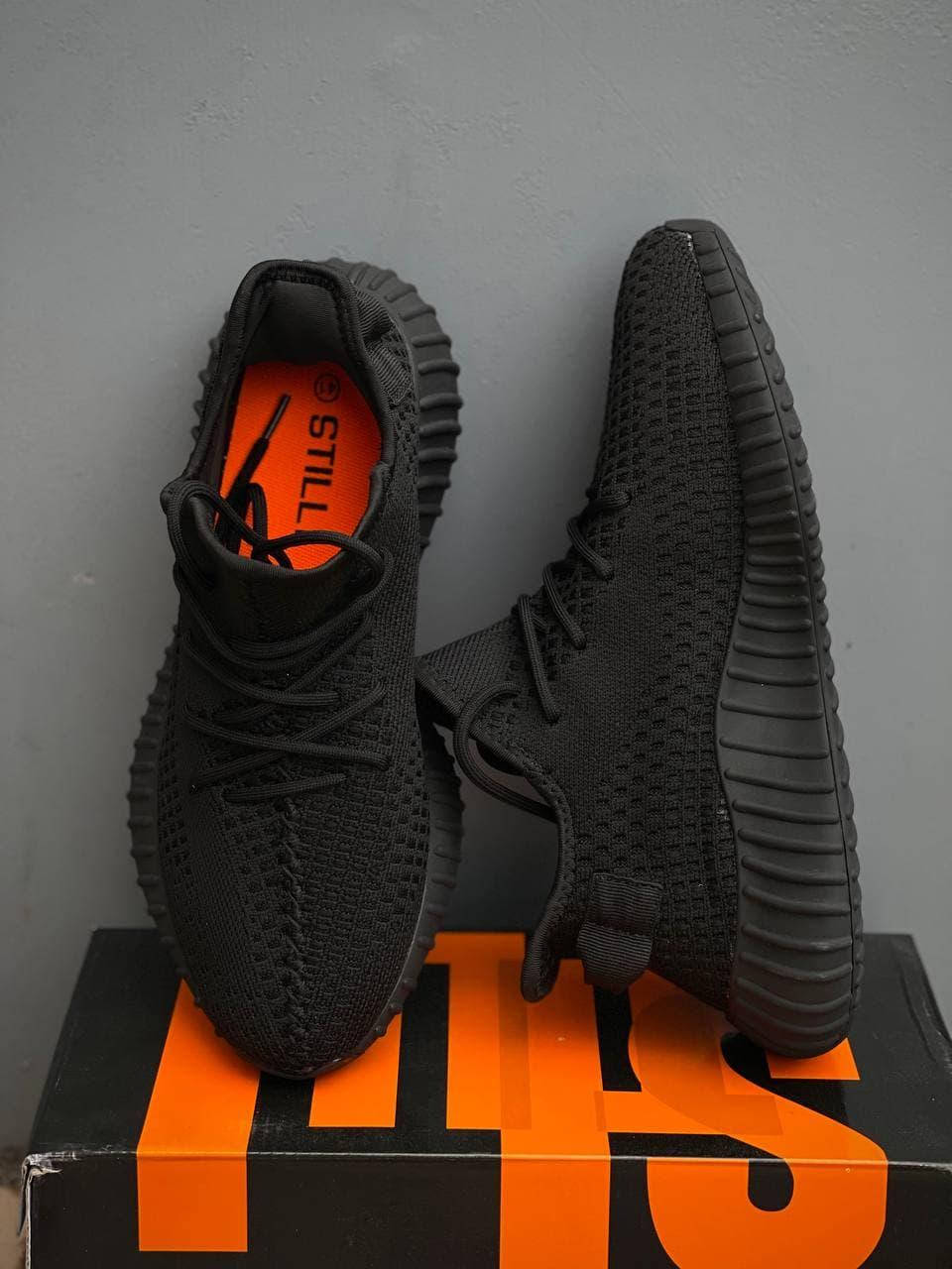 

Кроссовки мужские YEEZY BOOST чёрные изики, Черный