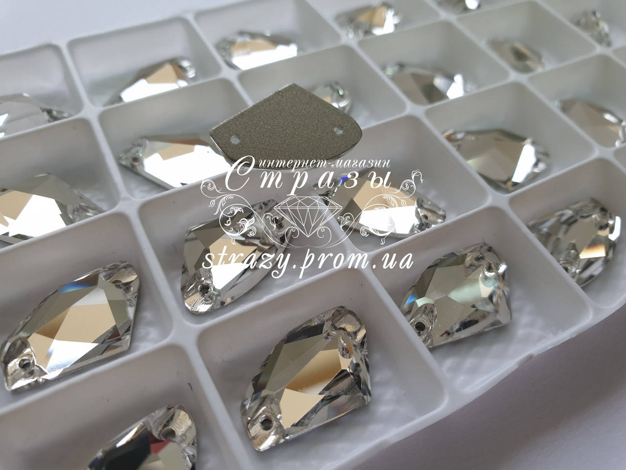 

Стразы Lux Топорик 12х19мм. Crystal