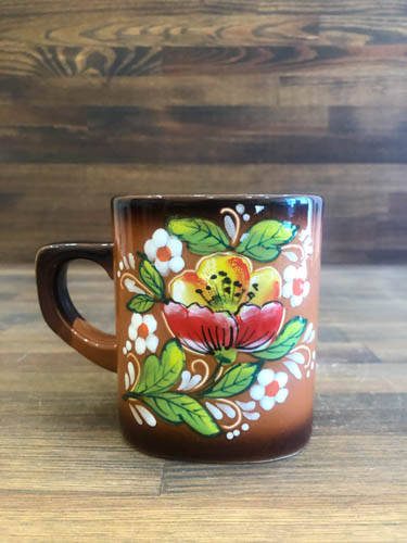 

Чашка керамическая квадратная с цветами ( высота 9,8 см)