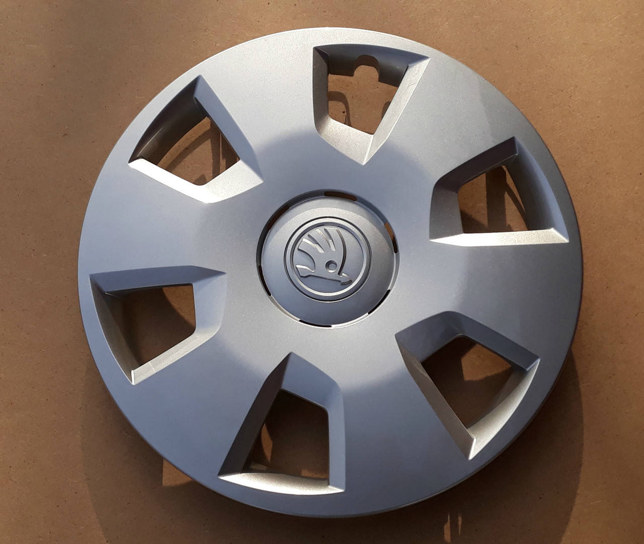 

Оригинальные колпаки на Skoda R15 (Шкода) R14 Оригинал 5E0.601.147F