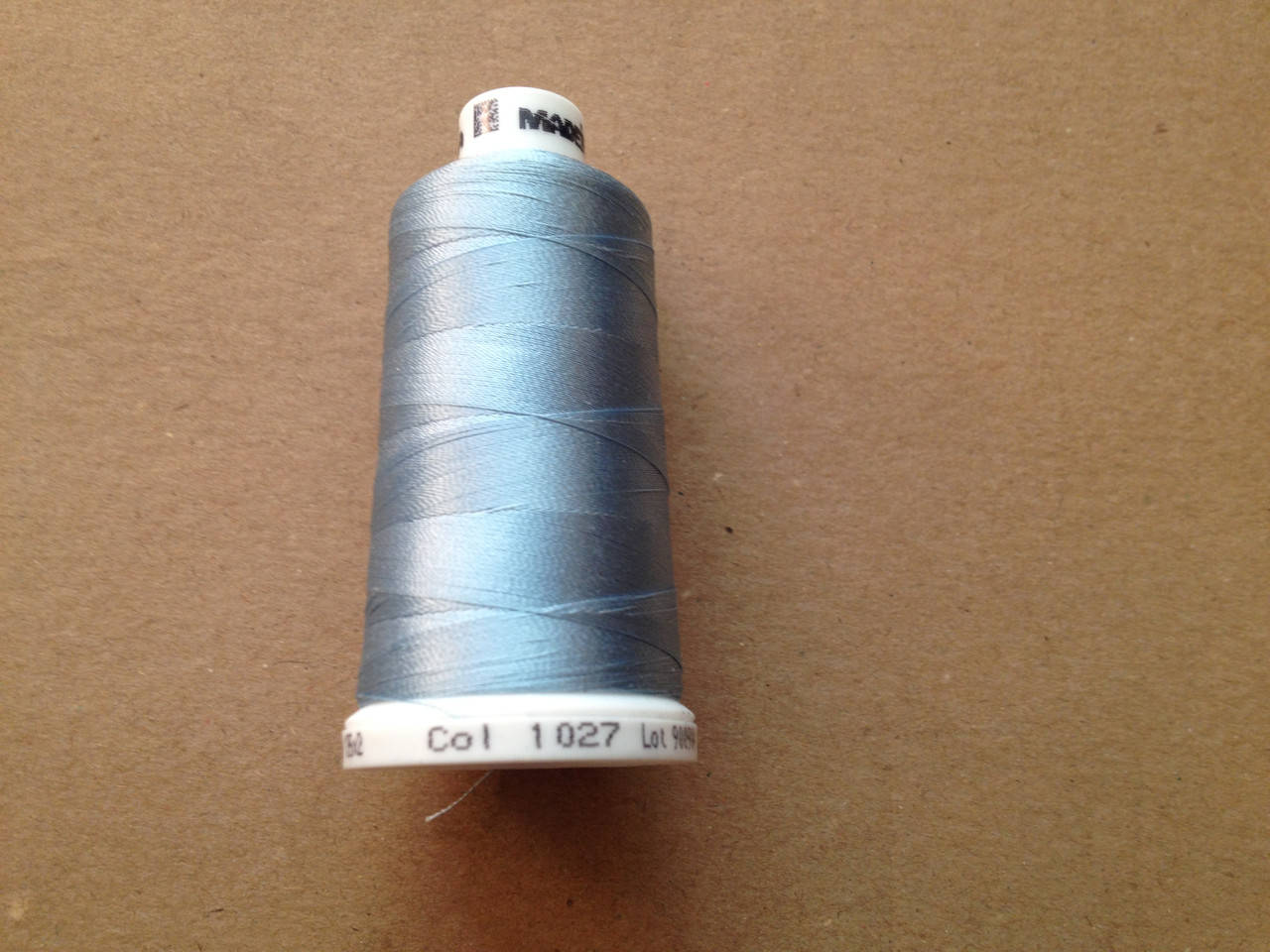 

Нитки для машинной вышивки Madeira Classic №40. цвет 1027 ( СВЕТЛО - ГОЛУБОЙ ). 1000 м