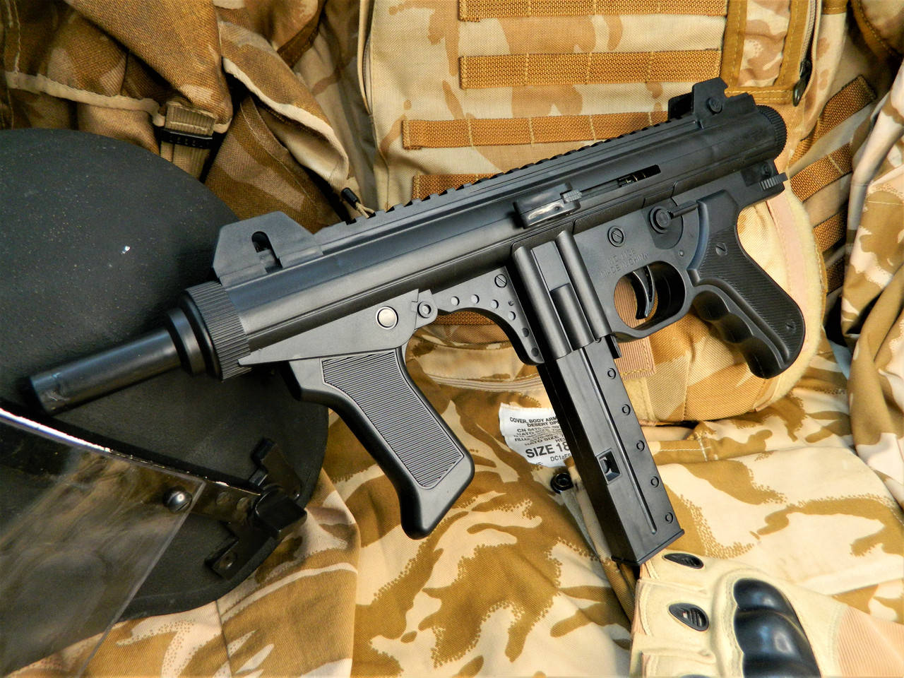 

Автомат игрушечный Beretta PM-12S на пластиковых шариках 6мм., Черный