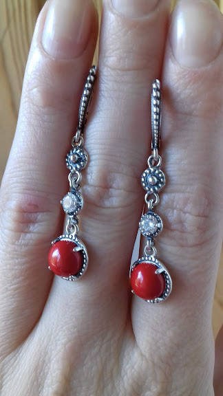 

Серебряные серьги подвески с красным кораллом
