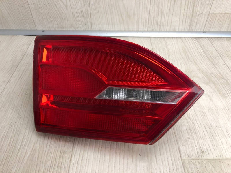 

Фонарь внутренний VOLKSWAGEN JETTA 162 2013 5C6-945-093 Лев.