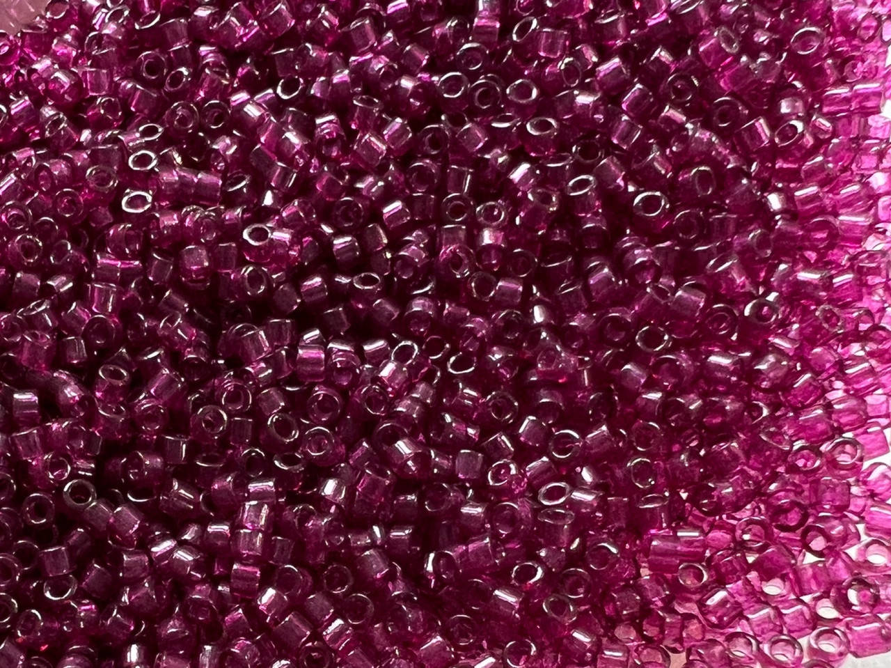 

Японський бісер Miyuki Delica 11/0 DB1312 Transparent Wine Dyed