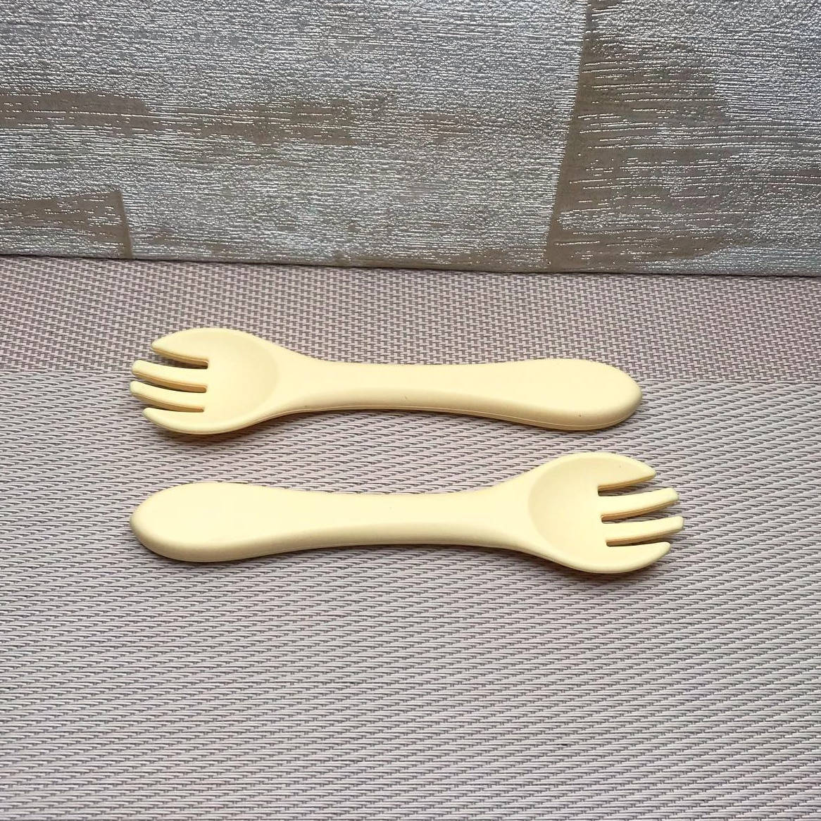 

Вилочка силиконовая Пастельно-жёлтый