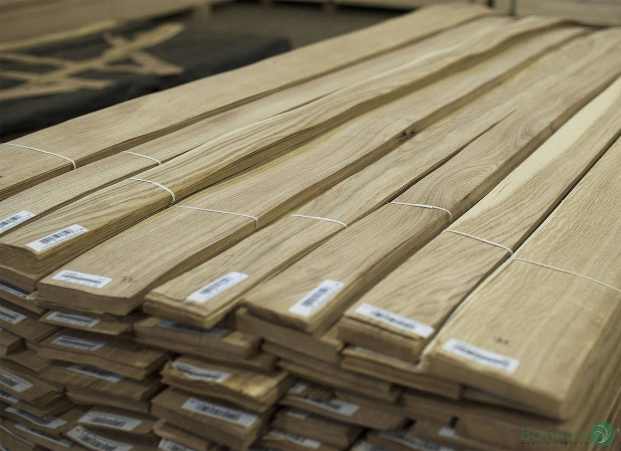 

Шпон Дуба - 2,5 мм длина от 0,80 - 2,05 м / ширина от 10 см (I сорт)